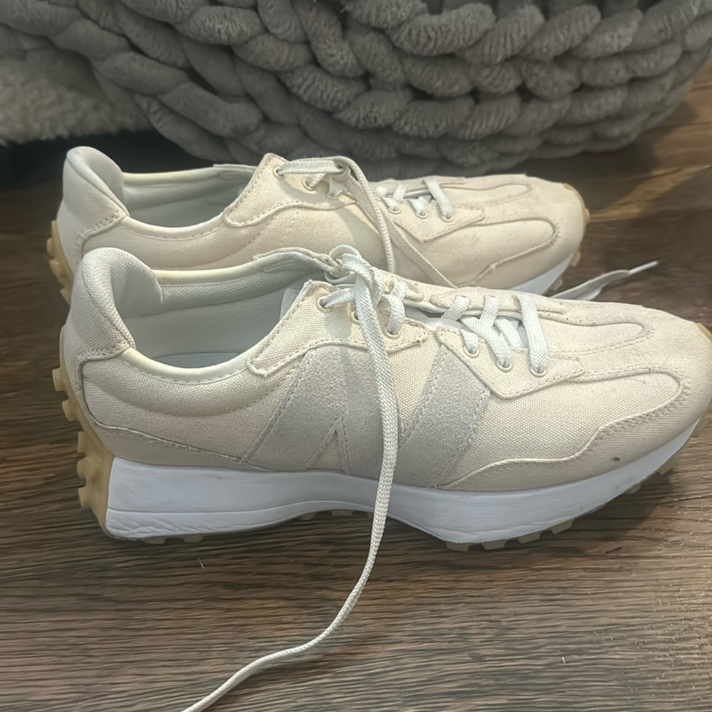 Barely worn 9.5 new balance